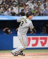 　７回、大山が２点適時中前打を放つ（撮影・堀内翔）