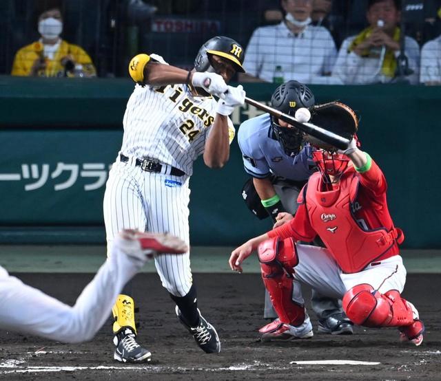 狙った？衝撃の「ロハス打法」に阪神ファン大盛り上がり「マジで面白い」打率２割浮上
