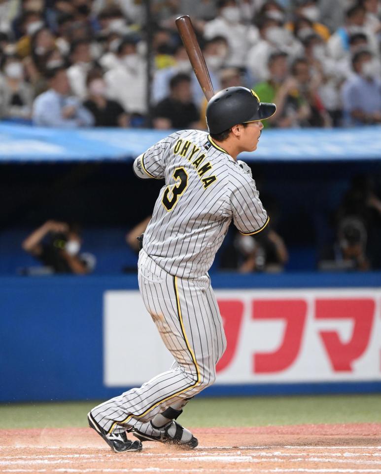 　７回、大山が２点適時中前打を放つ（撮影・堀内翔）