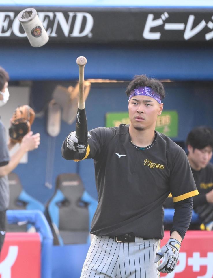 　打撃練習を行った佐藤輝（撮影・堀内翔）