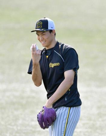 　キャッチボールをする湯浅（撮影・佐々木彰尚）