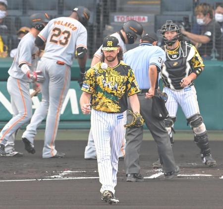 １回、ポランコ（23）に先制３ランを許したウィルカーソン（手前）＝撮影・高部洋祐