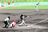 左翼席へ豪快な本塁打を叩き込むマルテ