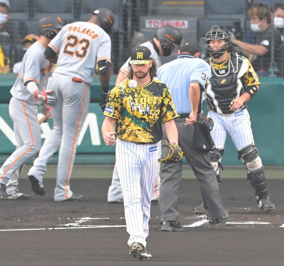 １回、ポランコ（23）に先制３ランを許したウィルカーソン（手前）＝撮影・高部洋祐