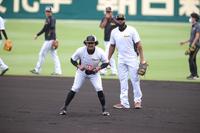 ノックを受けるマルテとＡロッド