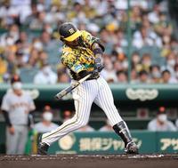 １回、マルテは右前にタイムリーを放つ（撮影・坂部計介）