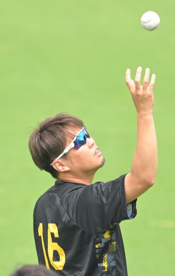 登板に向け調整する西勇（撮影・高部洋祐）