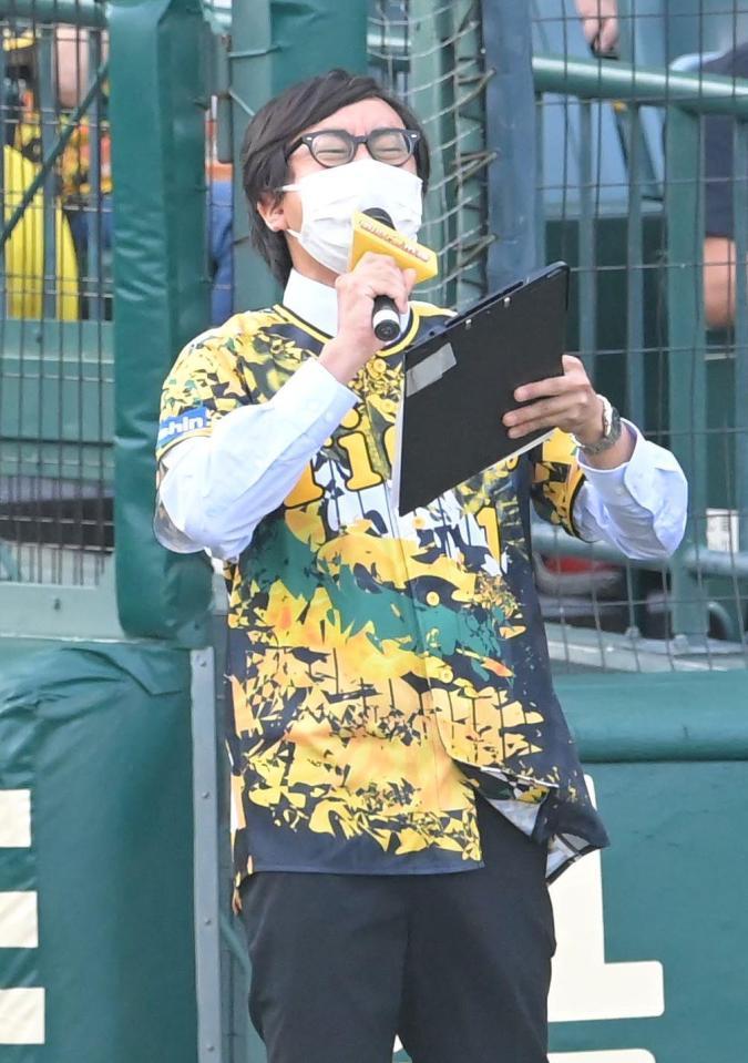 絶叫するおいでやす小田（撮影・高部洋祐）