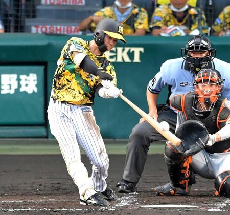 　２回、二塁打を放つ中野（撮影・高部洋祐）