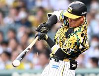 １回、内野安打を放つ佐藤輝（撮影・田中太一）