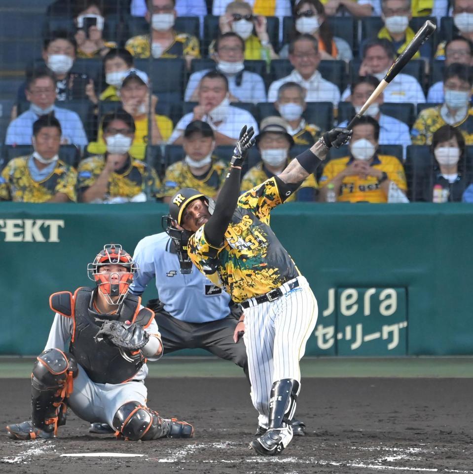 ２回、左前に適時打を放つマルテ（撮影・高部洋祐）