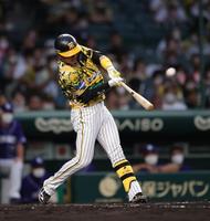 　２回、北條は左越えに逆転となる２ランを放つ（撮影・坂部計介）