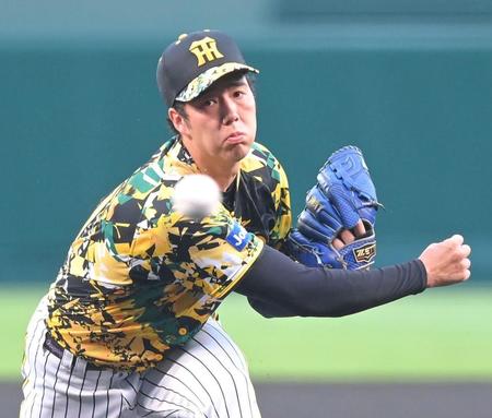 　力投する青柳（撮影・高部洋祐）