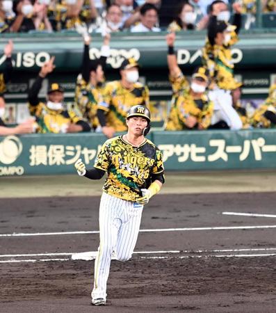 　２回、北條は左越えに逆転２ランを放ちガッツポーズを見せる（撮影・山口登）