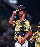 　１１回、２失点し降板するアルカンタラ（撮影・山口登）