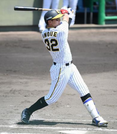 　１回、３ランを放つ井上（撮影・石井剣太郎）