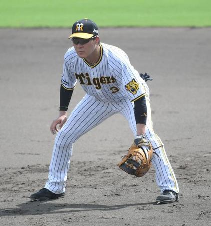 ７回、守備位置につく大山（撮影・石井剣太郎）