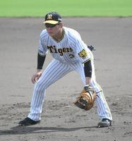 ７回、守備位置につく大山（撮影・石井剣太郎）