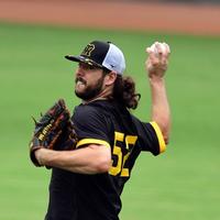 　キャッチボールするウィルカーソン（撮影・山口登）