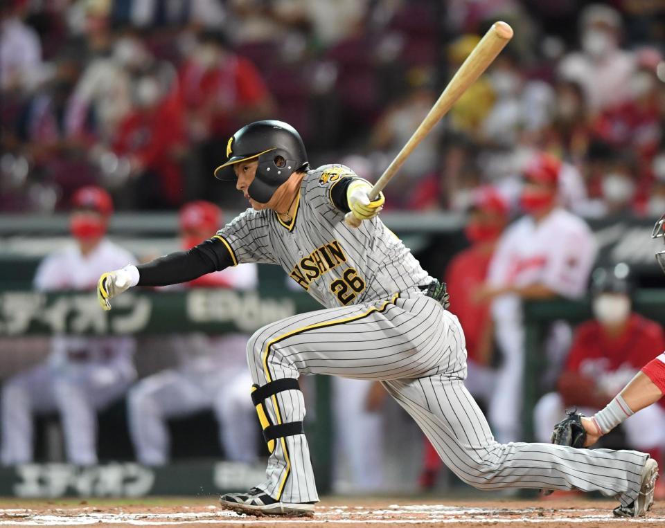 　６回、左線へ適時二塁打を放つ北條（撮影・田中太一）