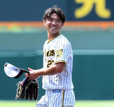 　マウンドで笑顔を見せる伊藤将（撮影・田中太一）