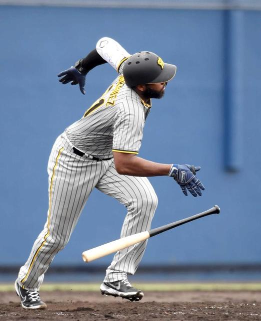 阪神Ａ・ロッド　昇格ＧＯ打ァ　パワー見せた！左中間二塁打「準備できている」