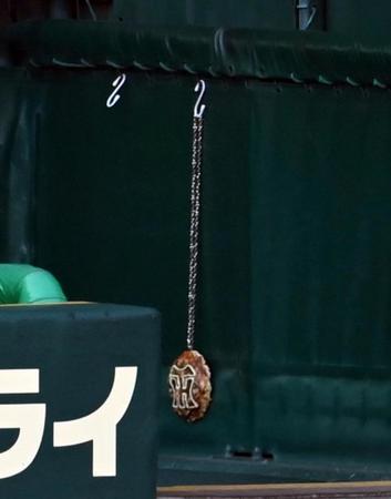 　お好み焼きをかたどったメダル（撮影・山口登）