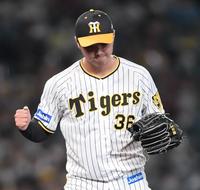 　７回、三者連続三振に仕留める浜地（撮影・田中太一）