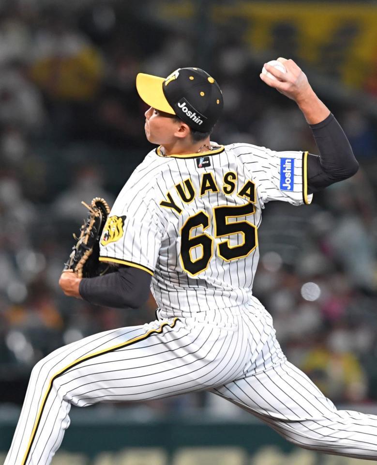 　８回から登板する湯浅（撮影・北村雅宏）