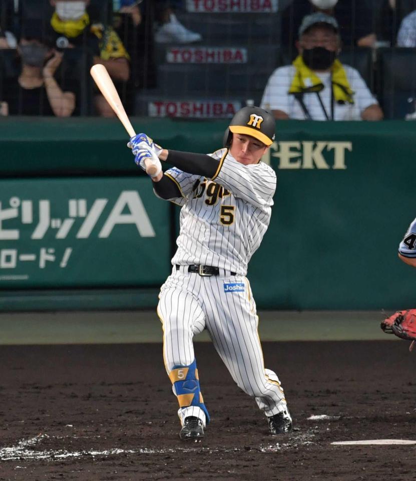 　３回、適時打を放つ近本（撮影・神子素慎一）