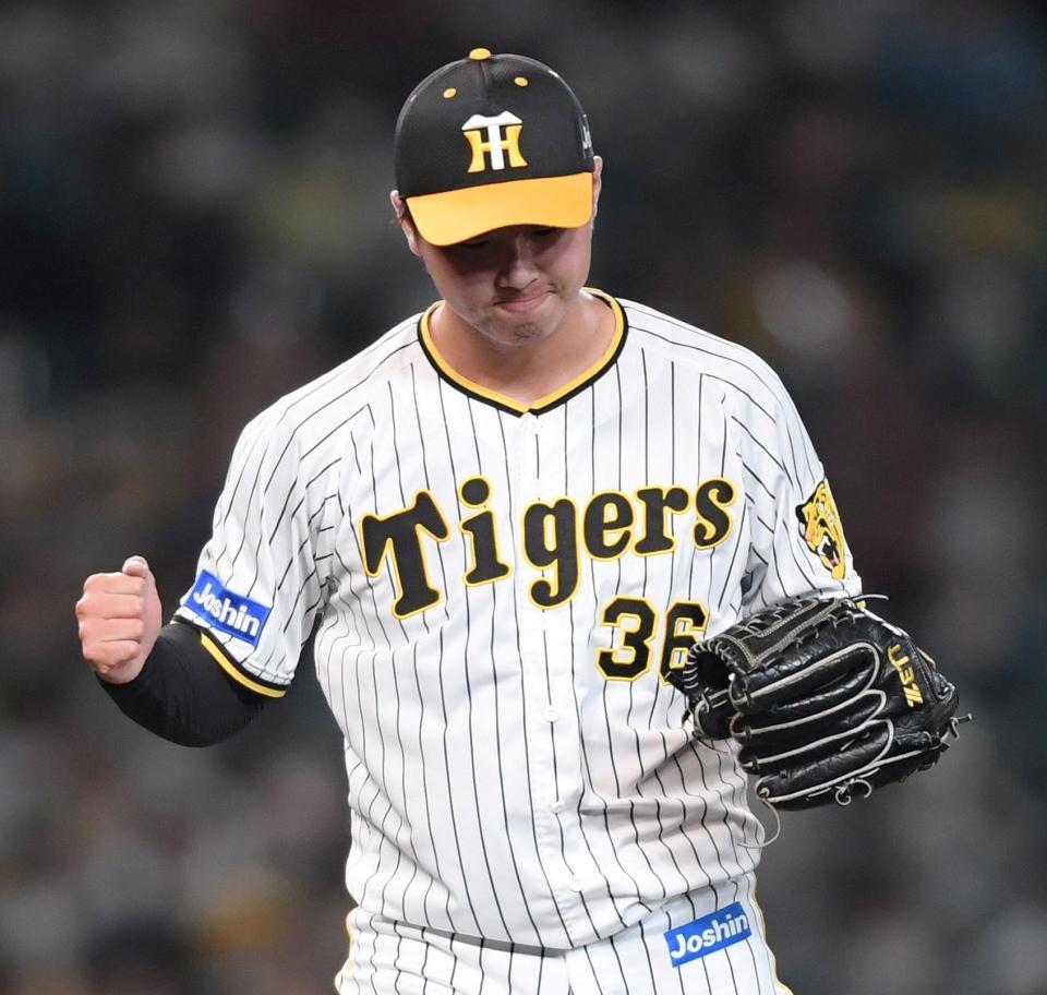 　７回、三者連続三振に仕留める浜地（撮影・田中太一）