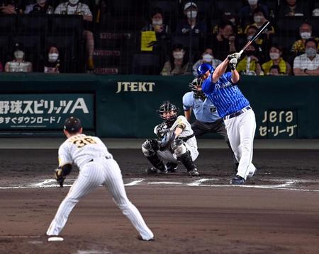 　７回、細川を空振り三振に打ち取る浜地