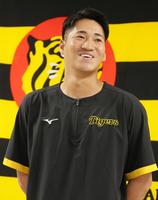 　支配下契約となり会見を行った岩田（代表撮影）