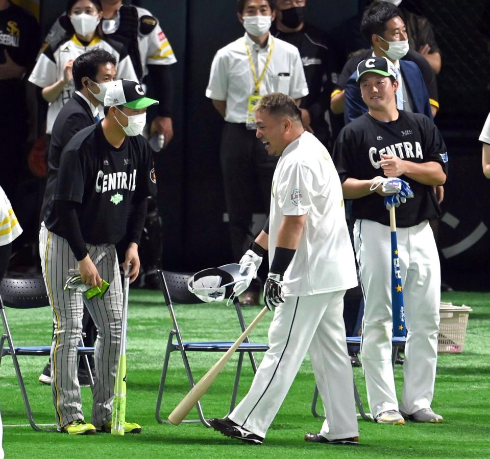 　ホームランダービーで阪神・大山（左）は西武・山川に敗れる（撮影・山口登）