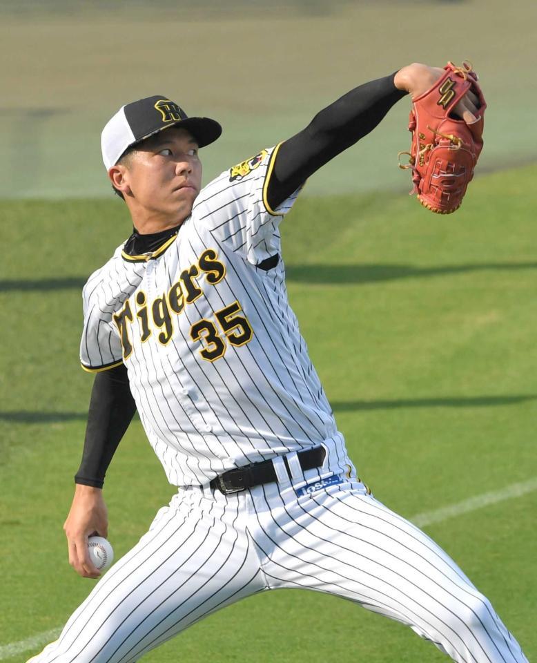 　入念にキャッチボールをする才木（撮影・北村雅宏）