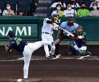 　１回、中野は右前打を放つ（撮影・山口登）