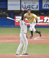 　３回、ＮＴＴ西日本・泉口友汰を中飛に打ち取った阪神・森木（撮影・伊藤笙子）