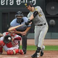 　２回、左前へ先制適時打を放つガンケル（撮影・田中太一）