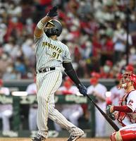 　５回、反撃の２ランを放つロドリゲス