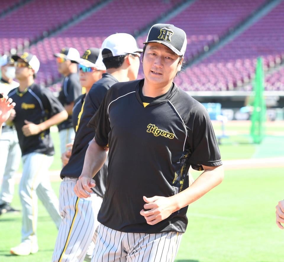 　１軍に合流した小林（撮影・飯室逸平）