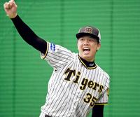 　勢いよくボールを投げ込む才木（撮影・田中太一）