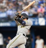 　２回、先制適時打を放つ陽川（撮影・田中太一）