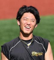 　笑顔を見せる伊藤将（撮影・佐々木彰尚）