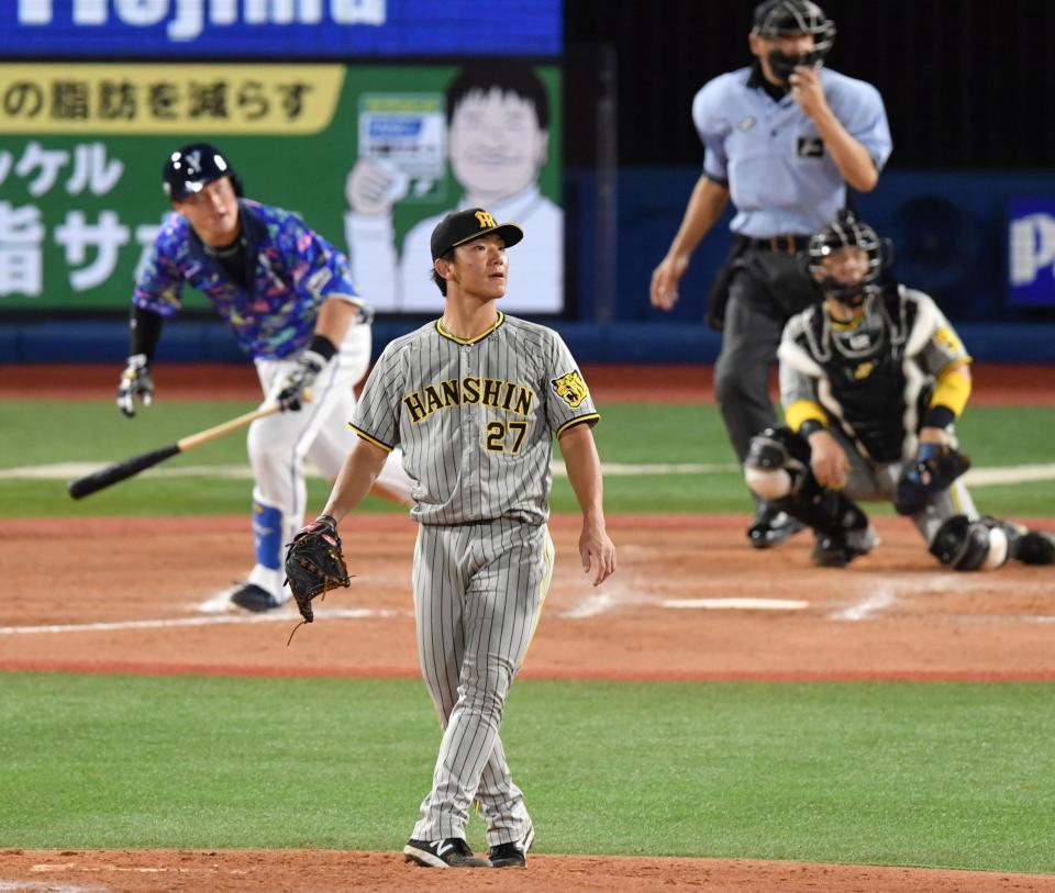 　８回、牧秀悟に左越え適時二塁打を浴びた伊藤将（撮影・佐々木彰尚）