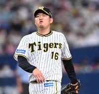　６回、平田に四球を出し、顔をしかめる西勇（撮影・田中太一）