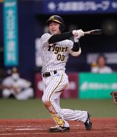 　４回、山本は空振り三振に倒れる（撮影・坂部計介）