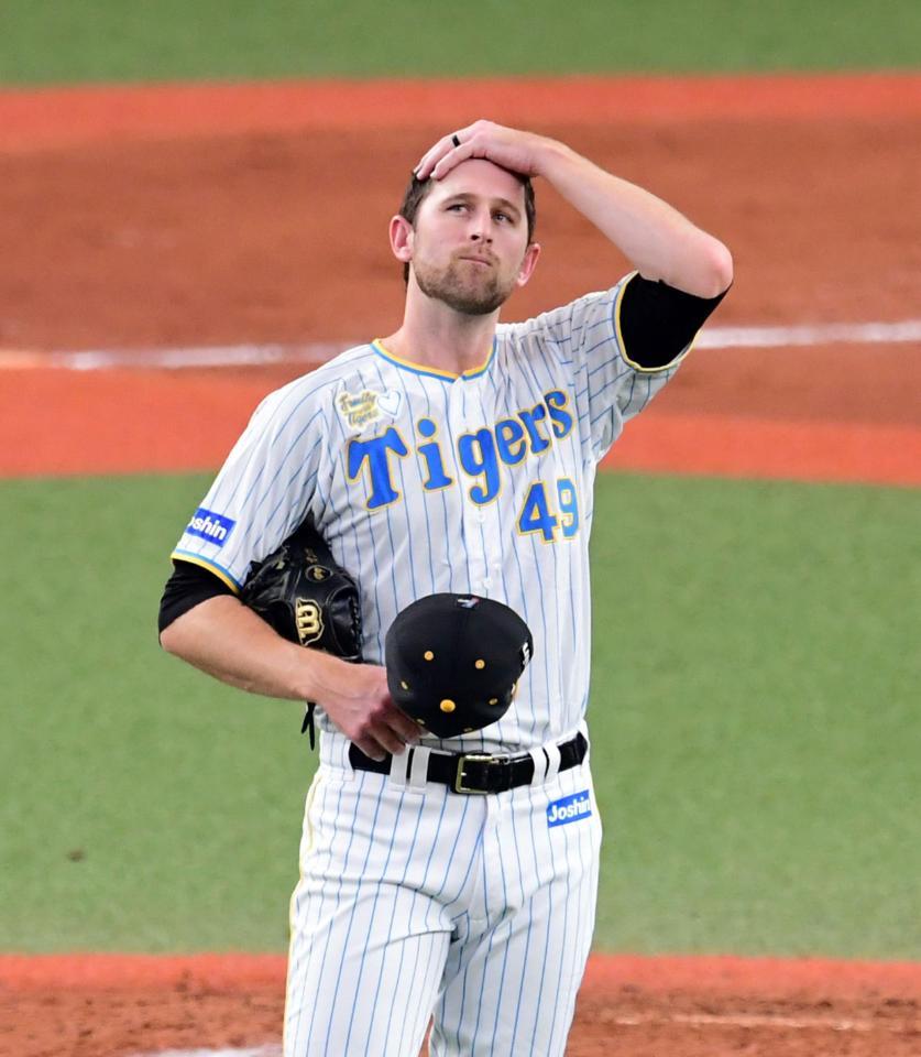 　５回、ガンケルは失点を許しマウンドで渋い表情を見せる＝１４日