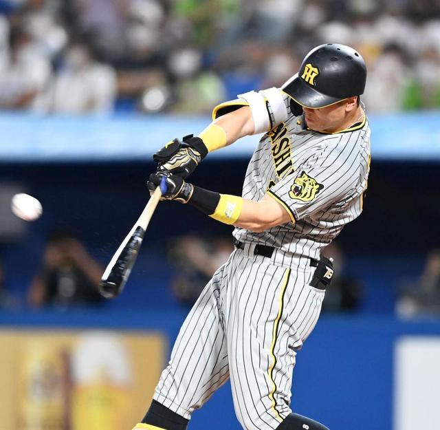 阪神・佐藤輝　１６打席ぶり安打は左中間フェンス直撃三塁打　昨年７月１４日以来の６番出場