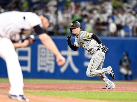 　３回、二盗を狙いスタートを決める（投手・サイスニード）