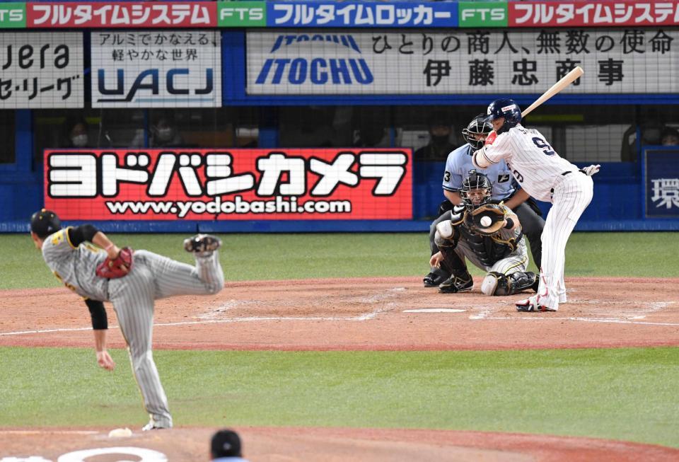 　５回、塩見を見逃し三振に仕留める西純